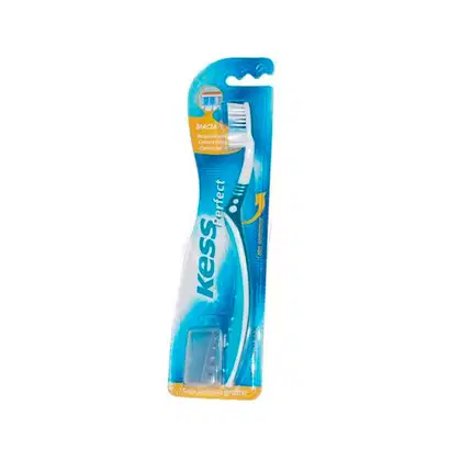 Escova de dentes Kess com cabo azul e cerdas brancas, em embalagem plástica transparente com rótulo amarelo e azul.
