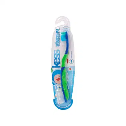 Escova dental infantil Kess em embalagem plástica transparente, com cabo verde e cabeça azul, apresentando texto "Kess" e "Extra macia" em destaque.