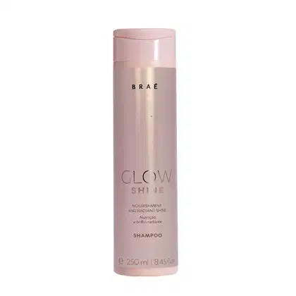 Shampoo Glow Shine da marca Braé. Embalagem cilíndrica de plástico rígido na cor rosa claro. Rótulo com o nome do produto "Glow Shine" e descrição em letras pretas.