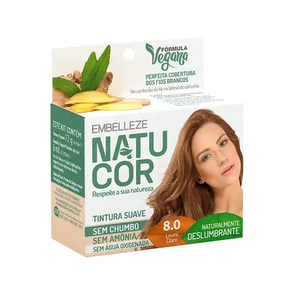 A imagem apresenta a caixa da Tintura Embelleze Natucor 8.0 Louro Claro, com tons de verde e branco. O produto é destacado como sendo uma tintura vegana, suave, sem chumbo, amônia ou água oxigenada. A imagem também mostra uma modelo de cabelos loiros.
