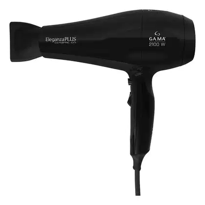 A imagem mostra um secador de cabelo da marca GA.MA Italy com potência de 2100W. Ele possui um corpo alongado e compacto com acabamento preto. Ele tem um design ergonômico e minimalista.