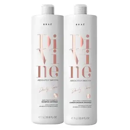 Produtos de tratamento capilar da linha Divine, da marca Braé. Na imagem, consta um shampoo e um condicionador com ação antifrizz. Ambos com 1 litro.