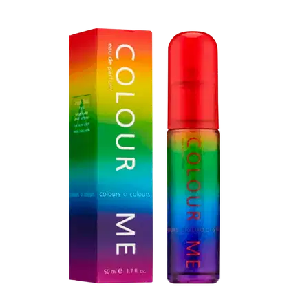 Frasco de perfume Colour Me em embalagem colorida com gradiente de cores do arco-íris. Rótulo com o nome "Colour Me" em destaque. Produto de 50 ml.