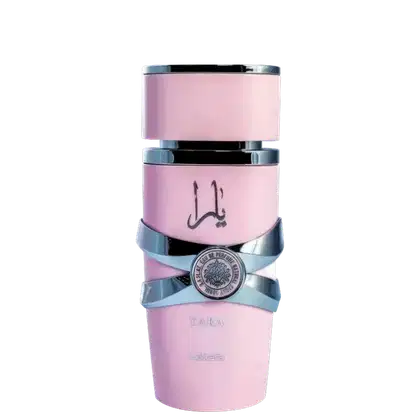 Frasco de perfume rosa da marca Lattafa Perfumes, com detalhes em prata e rótulo com texto em árabe. O produto possui um design elegante e sofisticado, com uma tampa destacada.
