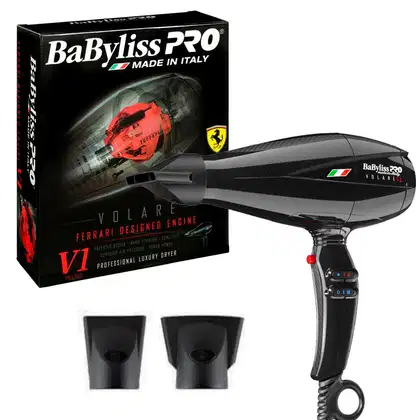 Caixa preta com imagem de motor vermelho e logotipo Ferrari. Secador preto com botões de controle dois bicos de ar. Rótulos indicam "Ferrari Designed Engine", "Made in Italy".
