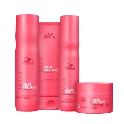 A imagem mostra um kit com 4 produtos da linha color brilliance. Um shampoo, um condicionador, um leave-in e uma máscara capilar, todos em embalagens vermelhas.