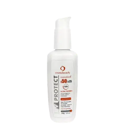 O produto apresentado é um protetor solar da marca Cosmobeauty, com fator de proteção solar 50 e proteção UVA/UVB. O frasco possui um aplicador na parte superior para facilitar a aplicação do produto.
