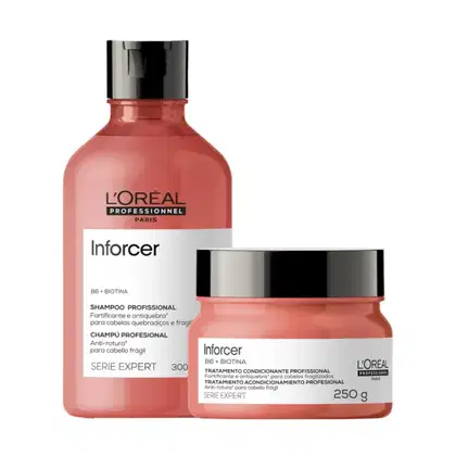 Shampoo profissional em um frasco plástico coral translúcido de 300ml. Máscara pote plástico coral de 250g. Ambos os produtos têm rótulo branco com letras pretas e tampas também pretas.