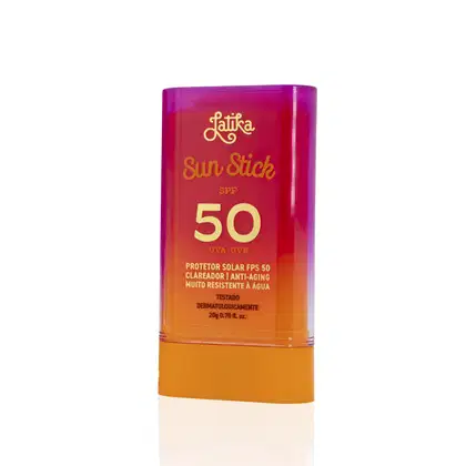 Protetor solar em bastão Latika Sun Stick, com FPS 50 e proteção UVA/UVB, embalagem em tons de rosa e laranja, com informações sobre o produto impressas no rótulo.