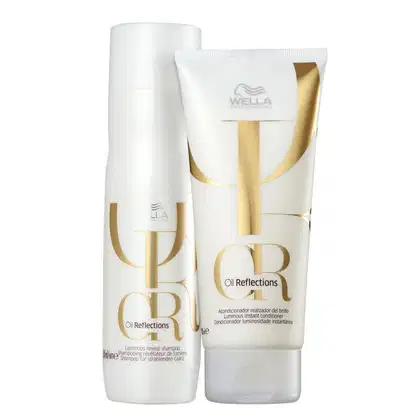 Dois produtos da linha Oil Reflections da Wella Professionals: um frasco de shampoo e um tubo de condicionador, ambos com embalagens brancas e detalhes dourados, exibindo o nome da linha e suas propriedades.