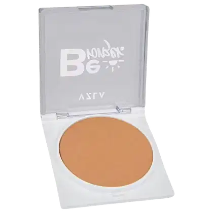 Pó compacto de maquiagem da marca Bonsoir, em embalagem plástica transparente com logotipo branco. Produto de cor laranja-clara, com acabamento liso e uniforme.