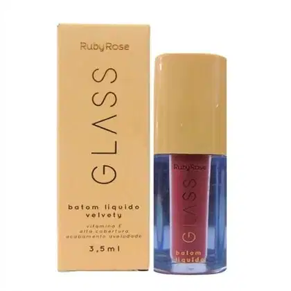Batom líquido Ruby Rose. A embalagem consiste em um frasco de vidro com uma tampa. O rótulo exibe o nome da marca "Ruby Rose" e a descrição do produto "batom líquido velvety". A cor predominante do batom é um tom rosa.