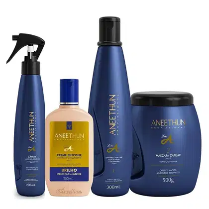 Spray multibenefícios em um frasco azul escuro de 150ml, um creme de silicone em um frasco bege de 250ml, um shampoo de silicone com tutano e queratina em um frasco azul escuro de 300ml, e uma máscara capilar em um pote azul escuro de 500g.