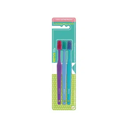 Conjunto de 3 escovas de dentes Kess, com cores vibrantes de rosa, azul e roxo. A embalagem apresenta o texto "Leve mais, pague menos" e o slogan "Cerdas extra macias".