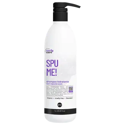 Shampoo hidratante com espuma suave da linha Curly Care. Embalagem plástica branca com detalhes em preto.