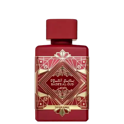 Frasco de perfume da marca Lattafa Perfumes, com o nome "Bade'al Oud" e a designação "Sublime" impressos no rótulo. A embalagem é de cor vermelha predominante, com detalhes decorativos em dourado, apresentando um design geométrico e ornamental.