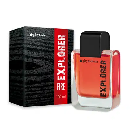 O produto é um perfume da marca Phytoderm. Consiste em um frasco de vidro transparente com um líquido vermelho alaranjado e uma tampa preta. O frasco está acompanhado de uma caixa preta com detalhes em vermelho e branco.