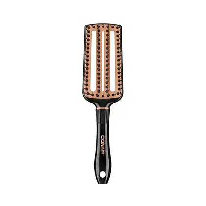 Escova de cabelo Conair com design de dentes largos e cabo preto, com acabamento em tom de pele e detalhes em preto. O produto apresenta um design ergonômico e funcional para penteados.