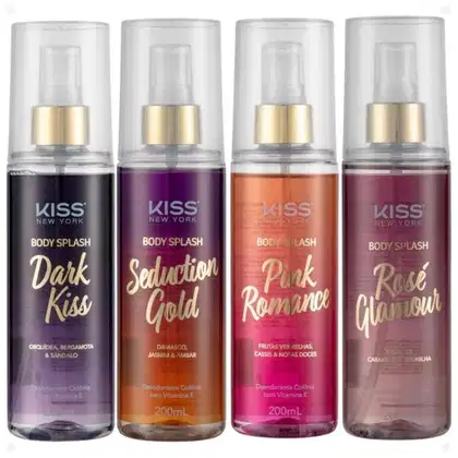 4 frascos cilíndricos transparentes com letras douradas.  Os frascos contêm líquidos nas cores roxa, laranja, rosa e vermelho. Os nomes dos produtos estão impressos nos frascos: Dark Kiss, Seduction Gold, Pink Romance e Rubi Amour.