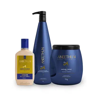 A imagem mostra um kit com produtos da Linha A de Aneethun. Sendo um creme capilar, um frasco de shampoo e um pote redondo de máscara.