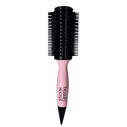 Escova de cabelo com cerdas plásticas pretas densas e corpo rosado. O produto tem o nome "Beauty Secret" impresso no cabo rosado. Apresenta um design arredondado e cerdas firmes dispostas em fileiras paralelas para pentear e desembaraçar os cabelos.