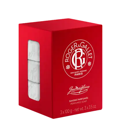 Caixa vermelha contendo três barras de sabonete perfumado da marca Roger & Gallet, com o logotipo e nome da marca impressos em branco. A embalagem apresenta uma janela transparente para visualizar os sabonetes.