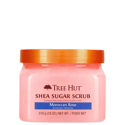 Pote rosa com tampa laranja contendo Shea Sugar Scrub da marca Tree Hut, com rótulo indicando o aroma de Rosa Marroquina e peso líquido de 510g.