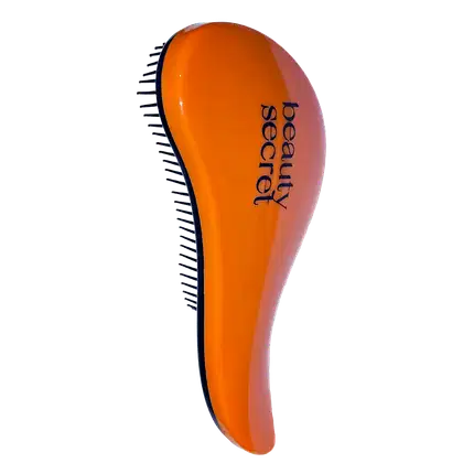 Escova de cabelo laranja da marca Beauty Secret. A escova tem um formato curvo e alongado, com uma superfície lisa e brilhante na cor laranja vibrante. O nome da marca "Beauty Secret" está impresso em letras escuras na lateral da escova.