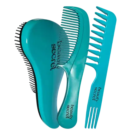 dois pentes grandes de plástico rígido na cor turquesa. Um pente tem dentes largos e o outro tem dentes finos. Um pente menor com quatro dentes largos na mesma cor turquesa. Todos os itens têm o logotipo "Beauty Secret" impresso em letras brancas.