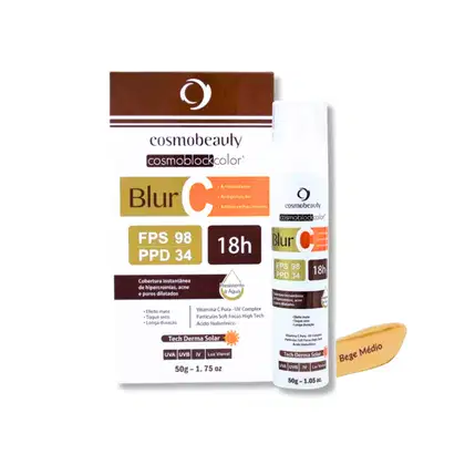 O produto apresentado é um protetor solar da marca Cosmobeauty, chamado Cosmoblock Color Blur C. A embalagem contém informações sobre o produto, como FPS 98, PPD 34 e duração de 18 horas.