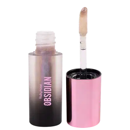 Gloss labial Ruby Rose. Um frasco preto opaco, ao lado da tampa com aplicador decerdas bege. O frasco vem com o texto "Ruby Rose" e "Obsbian" em letras rosa.