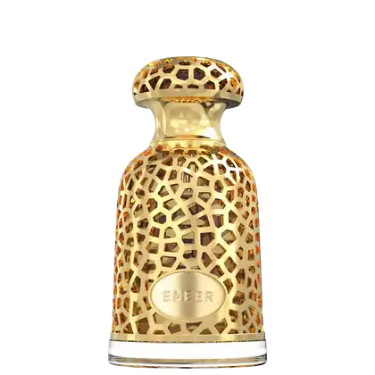 Frasco de perfumaria dourado com padrão geométrico vazado. Rótulo com a palavra "EMMER" em destaque. Recipiente de vidro com tampa e base transparentes. Objeto de design elegante e sofisticado.
