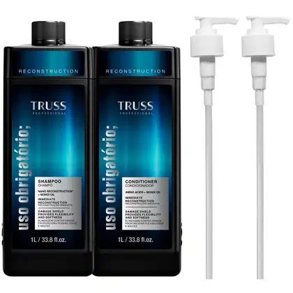 A imagem mostra dois frascos grandes de 1L de shampoo e condicionador TRUSS, frasco preto com azul ao lado de duas válvulas pump brancas.