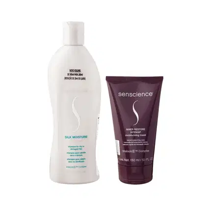 Frasco de shampoo com o nome "Silk Moisture" impresso no rótulo. O segundo item é um tubo de máscara de tratamento da linha "Inner Restore Intensif" da Senscience, com a embalagem em tom vinho escuro e o nome da marca destacado.