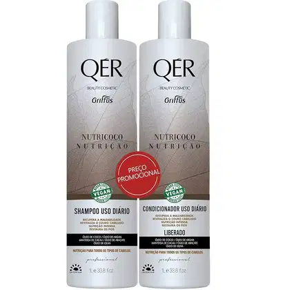 A imagem mostra shampoo e condicionador em frascos plásticos cilíndricos brancos com rótulos em preto, vermelho e tons de marrom.