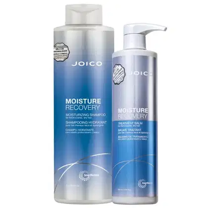 Dois produtos Joico da linha Moisture Recovery: um frasco de shampoo e um frasco de bálsamo de tratamento, ambos em embalagens brancas e azuis com o logotipo da marca.