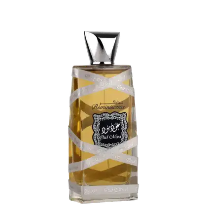 Frasco de perfume Lattafa Reminiscence Oud Mood, com formato geométrico e rótulo preto com detalhes em dourado. O líquido no interior apresenta coloração amarelada. A embalagem possui fitas decorativas em tons claros.