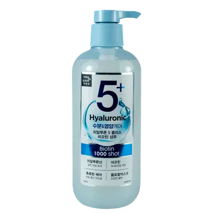 Frasco de plástico azul claro com bomba doseadora, contendo produto de beleza com rótulo indicando "5+ Hyaluronic" e "Biotin 1000 shot". Texto em coreano e inglês descreve os ingredientes e benefícios do produto.