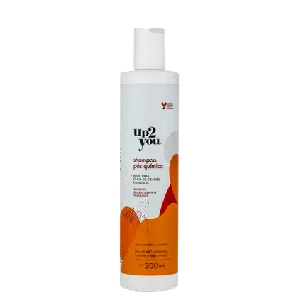 Embalagem plástica branca opaca. Rótulo com o nome da marca e do produto em letras pretas e vermelhas, e detalhes gráficos abstratos em tons de laranja e vermelho.