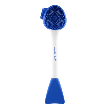 Escova de limpeza facial de cor azul e branca da marca Medicube, com formato oval e superfície ponteada, projetada para limpeza e esfoliação da pele.