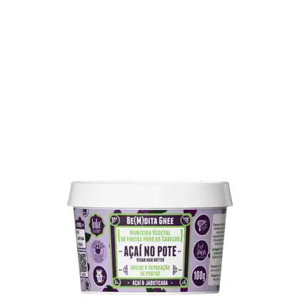 Pote branco com rótulo roxo e verde contendo manteiga vegetal de frutas para cabelos "Açaí no Pote", com destaque para os ingredientes açaí e jabuticaba.