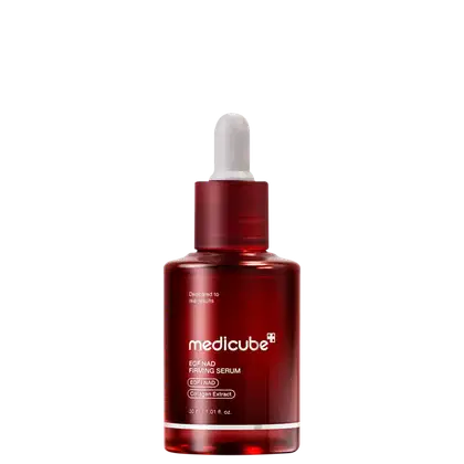 Frasco de soro firmador EGF NAD da Medicube, com embalagem vermelha e conta-gotas branco. O rótulo destaca os ingredientes EGF NAD e extrato de colágeno.