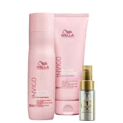 Três produtos da linha Wella Professionals para cabelos loiros. Há um shampoo e um condicionador da linha Blonde Recharge com Color Pigments, ambos em embalagens na cor rosa claro. Há também um frasco menor de um óleo capilar chamado Reflections Light,