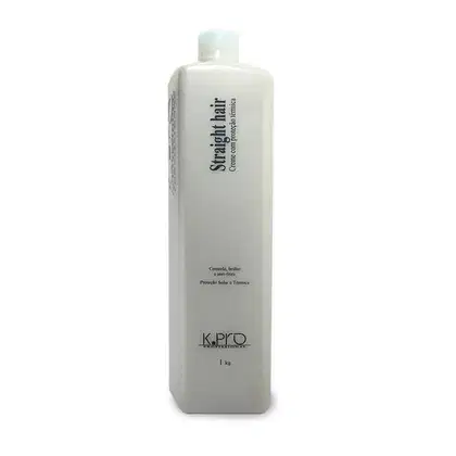 Produto de tratamento capilar da linha Straight Hair da marca K.Pro. Embalagem plástica branca opaca em formato cilíndrico de 1 litro. Rótulo preto com o nome "Straight Hair" e descrição "Creme com proteção térmica" em texto branco.