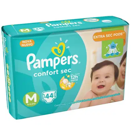 Caixa de fraldas Pampers Confort Sec, tamanho M, contendo 44 unidades, com embalagem verde e amarela destacando a promessa de até 12 horas de secura.