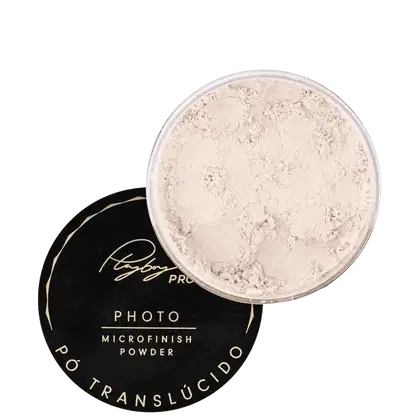 Pó compacto de acabamento microfino da linha Playboy Pro, em embalagem preta e dourada com rótulo "Photo Microfinish Powder".
