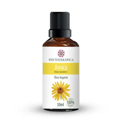 Óleo vegetal de Arnica da marca Phytoterápica em frasco de 50ml com rótulo branco e amarelo, contendo informações sobre o produto e sua composição 100% natural.