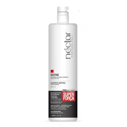 Frasco branco com bomba dosadora contendo Shampoo da marca Néctar do Brasil, com texto em português e inglês destacando "Super Força" para restauração dos fios.