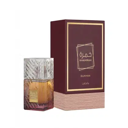 Frasco de perfume Khamrah da marca Lattafa Perfumes, em embalagem de cor vinho com detalhes dourados, contendo líquido âmbar em recipiente de cristal facetado.
