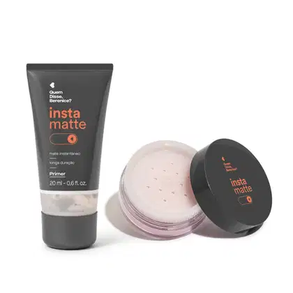Primer Instamatte em bisnaga preta com detalhes brancos e letras rosas e brancas acompanhado de um pote transparente com tampa interna branca com furihos e tampa preta com letras rosas.